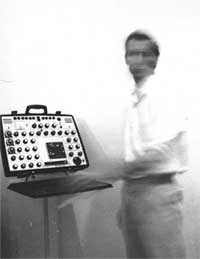 Avec le synthi AKS, vers 1984